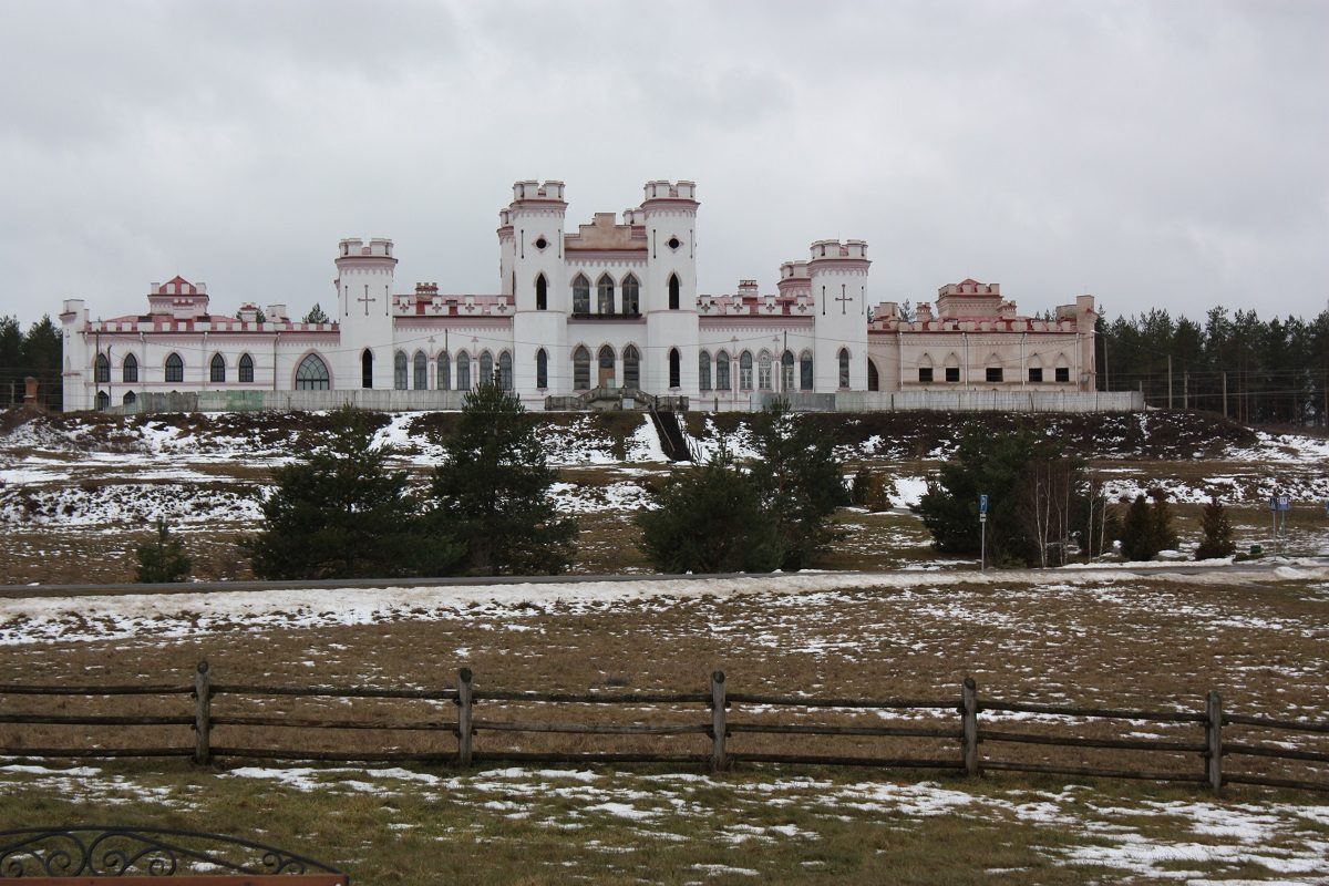 Косаўскі палац у лютым 2016 году