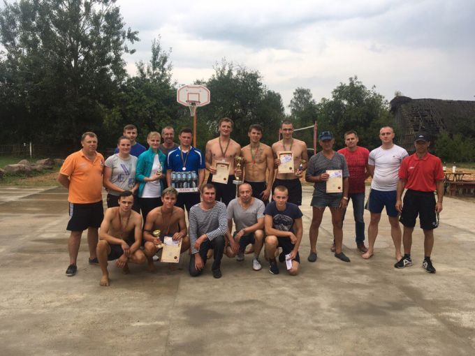 Участники турнира по пляжному волейболу в Гостином дворе "Нехачево"